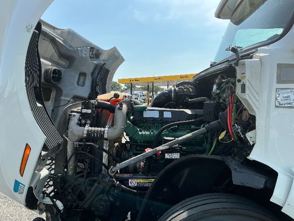 Sleeper Tractor-Heavy Duty Tractors-Volvo-2021-VNL64760-East Chicago-IN-500,002\n\t\tmiles-$ 66,500 - Image 21