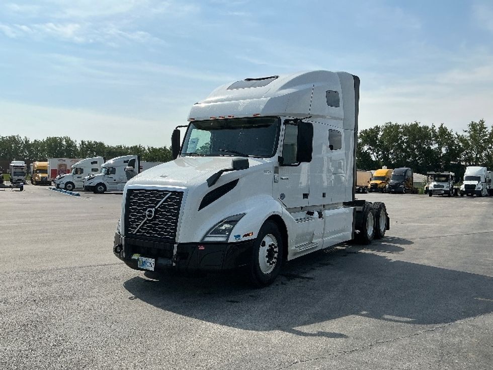 Sleeper Tractor-Heavy Duty Tractors-Volvo-2021-VNL64760-East Chicago-IN-500,002\n\t\tmiles-$ 66,500 - Image 3