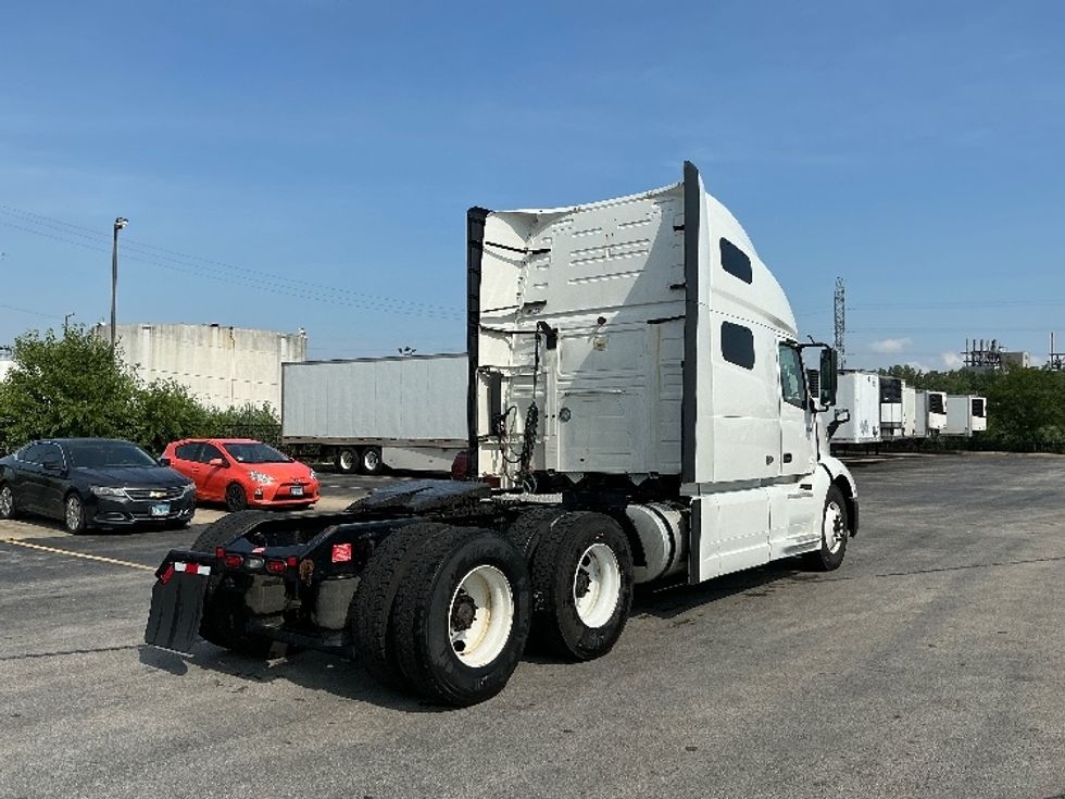 Sleeper Tractor-Heavy Duty Tractors-Volvo-2021-VNL64760-East Chicago-IN-500,002\n\t\tmiles-$ 66,500 - Image 7