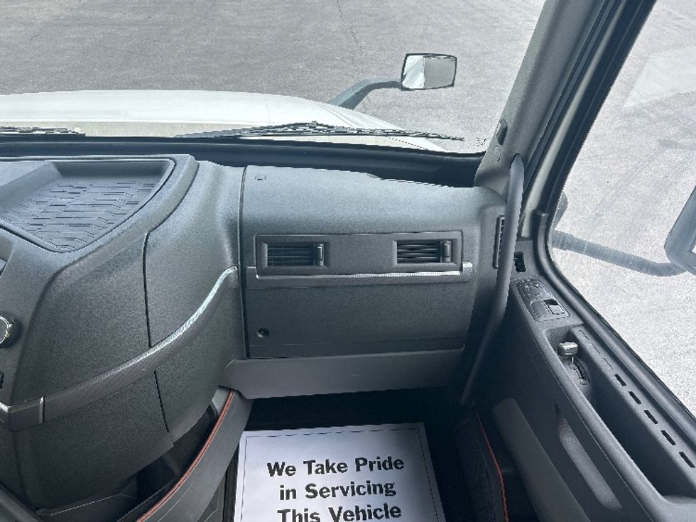 Sleeper Tractor-Heavy Duty Tractors-Volvo-2021-VNL64760-East Chicago-IN-524,136\n\t\tmiles-$ 64,500 - Image 13