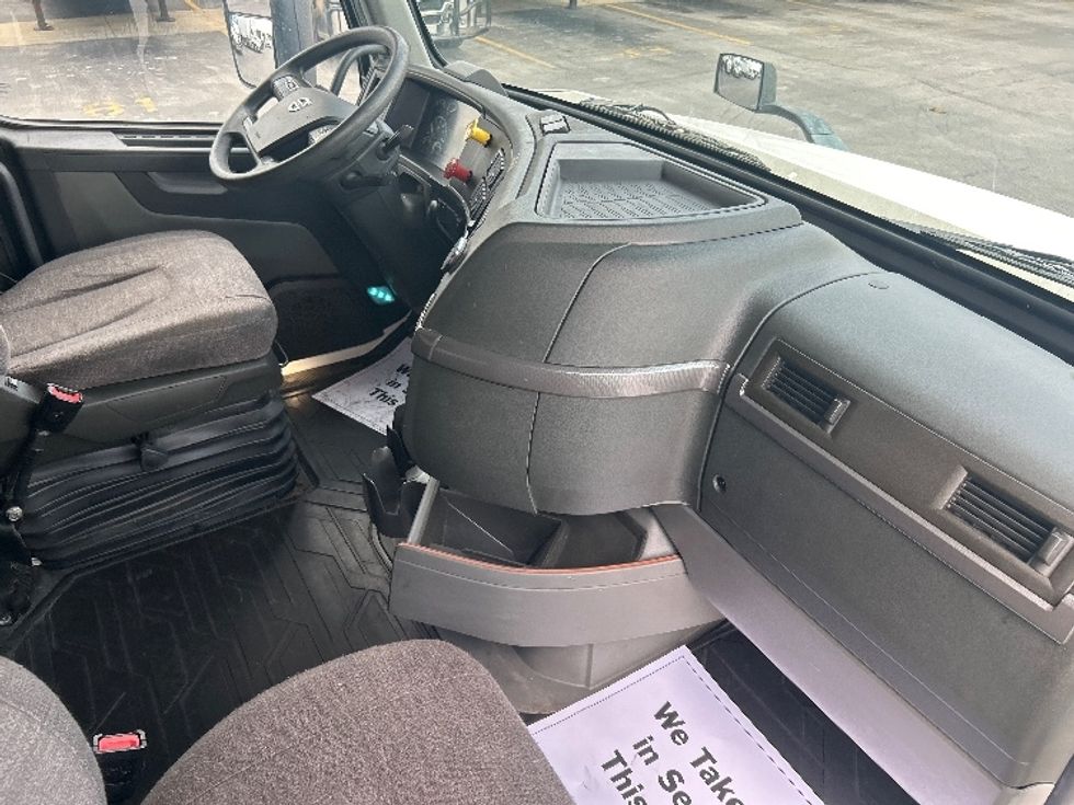 Sleeper Tractor-Heavy Duty Tractors-Volvo-2021-VNL64760-East Chicago-IN-524,136\n\t\tmiles-$ 64,500 - Image 14