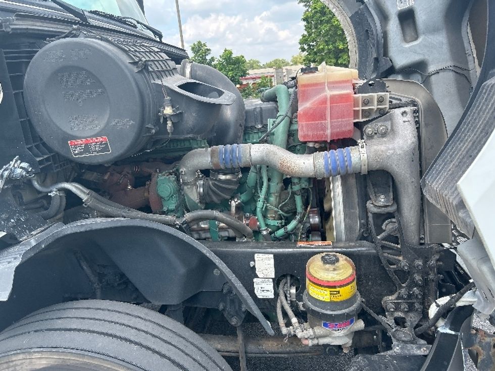 Sleeper Tractor-Heavy Duty Tractors-Volvo-2021-VNL64760-East Chicago-IN-524,136\n\t\tmiles-$ 64,500 - Image 18