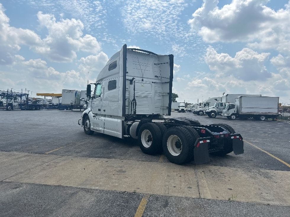 Sleeper Tractor-Heavy Duty Tractors-Volvo-2021-VNL64760-East Chicago-IN-524,136\n\t\tmiles-$ 64,500 - Image 5