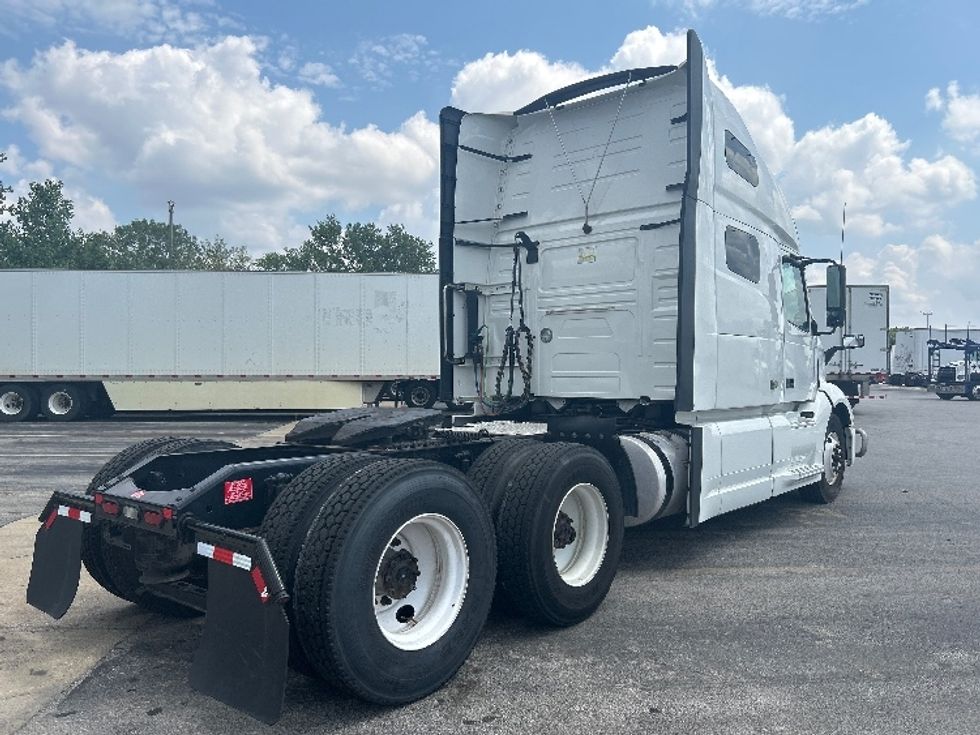 Sleeper Tractor-Heavy Duty Tractors-Volvo-2021-VNL64760-East Chicago-IN-524,136\n\t\tmiles-$ 64,500 - Image 7