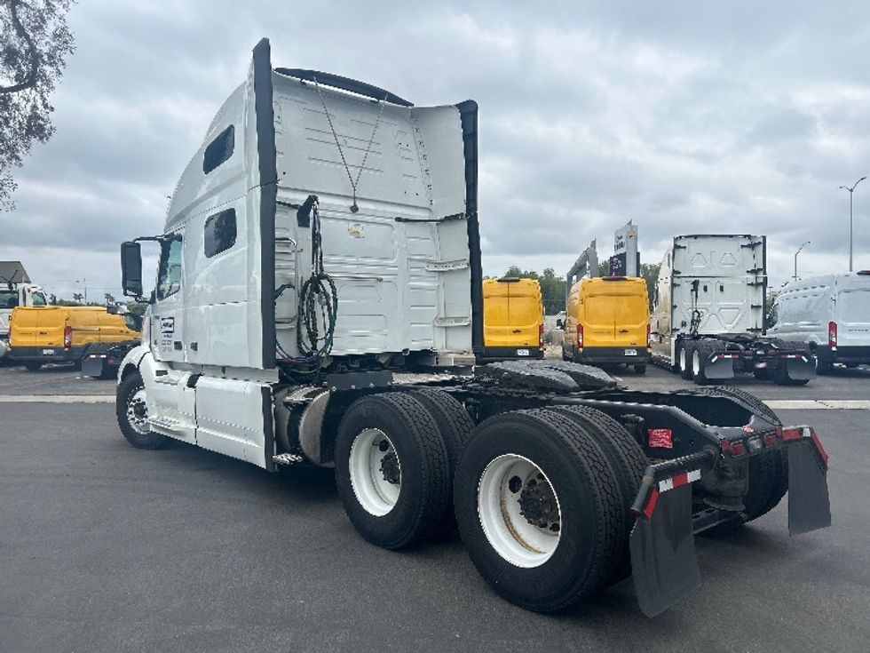 Sleeper Tractor-Heavy Duty Tractors-Volvo-2021-VNL64760-East Chicago-IN-555,833\n\t\tmiles-$ 60,500 - Image 5