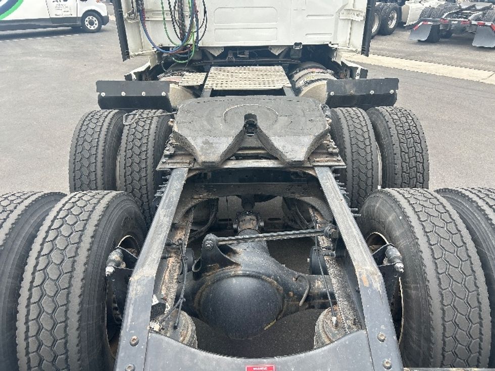 Sleeper Tractor-Heavy Duty Tractors-Volvo-2021-VNL64760-East Chicago-IN-555,833\n\t\tmiles-$ 60,500 - Image 6