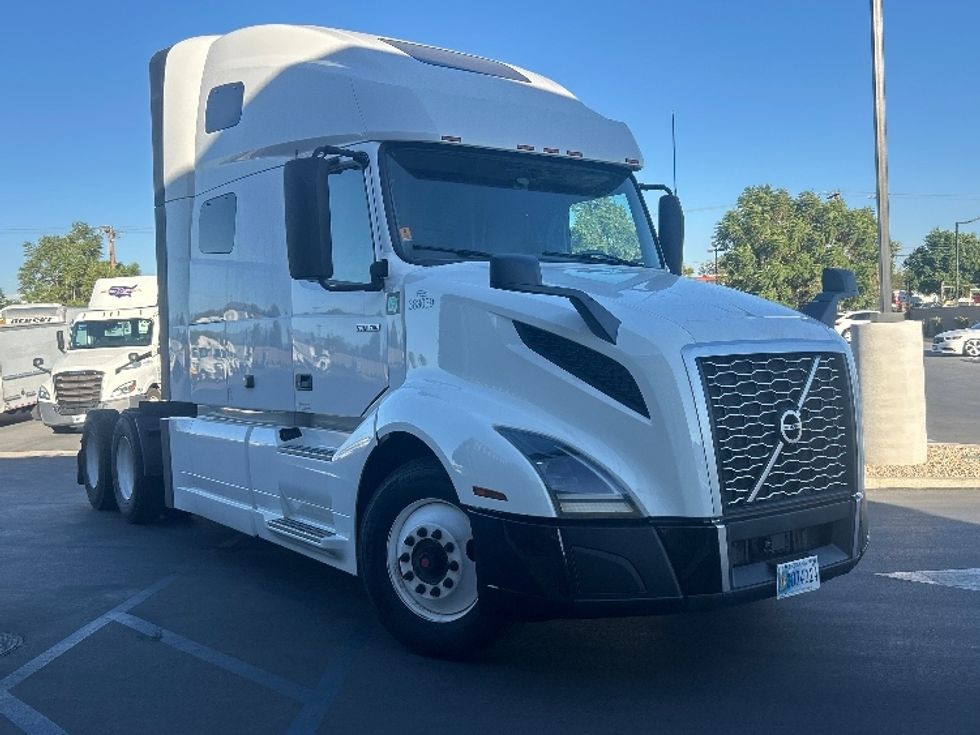 Sleeper Tractor-Heavy Duty Tractors-Volvo-2021-VNL64760-Fontana-CA-562,534\n\t\tmiles-$ 70,750 - Image 1