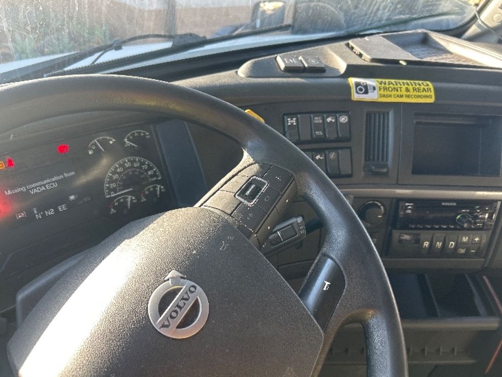 Sleeper Tractor-Heavy Duty Tractors-Volvo-2021-VNL64760-Fontana-CA-562,534\n\t\tmiles-$ 70,750 - Image 11