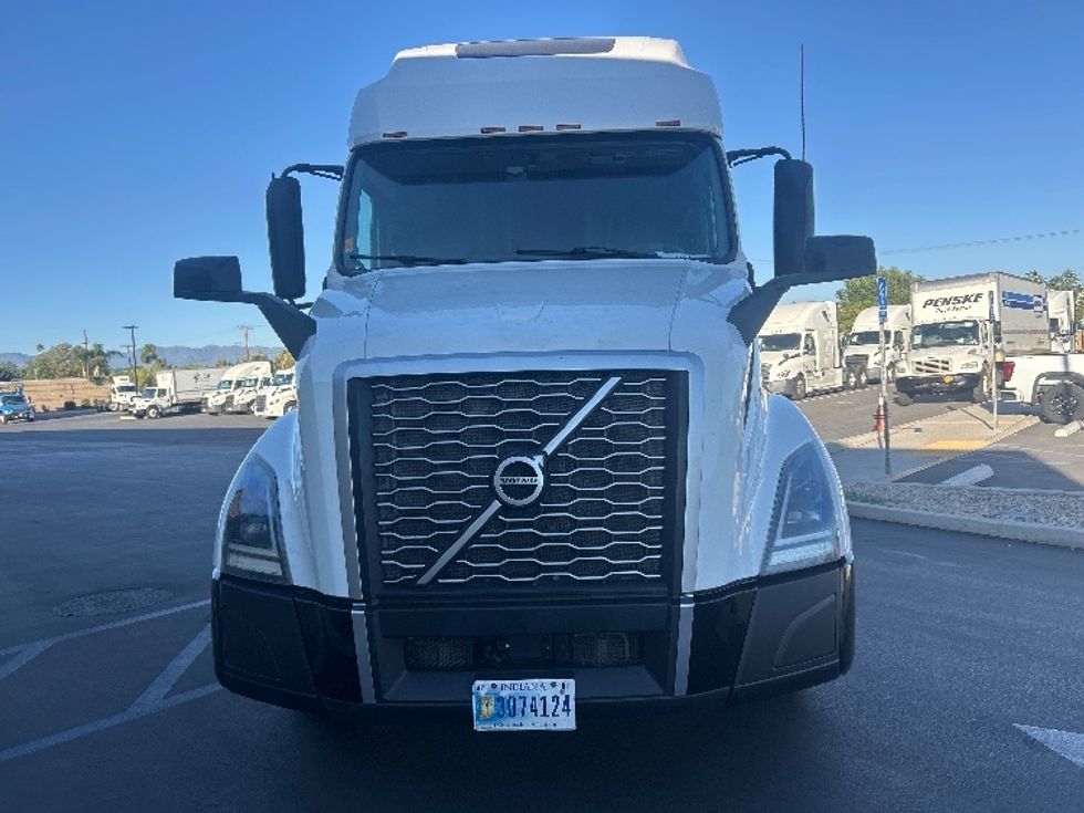 Sleeper Tractor-Heavy Duty Tractors-Volvo-2021-VNL64760-Fontana-CA-562,534\n\t\tmiles-$ 70,750 - Image 2