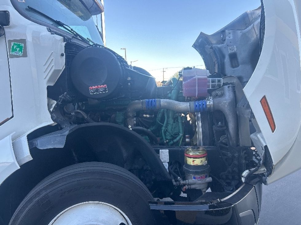 Sleeper Tractor-Heavy Duty Tractors-Volvo-2021-VNL64760-Fontana-CA-562,534\n\t\tmiles-$ 70,750 - Image 20