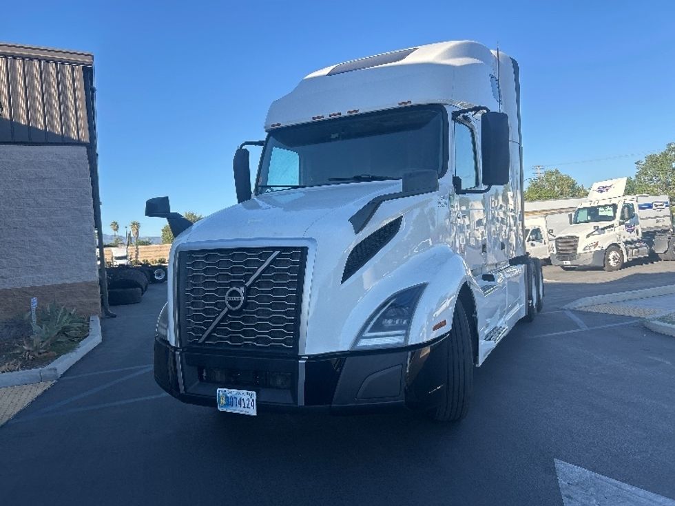 Sleeper Tractor-Heavy Duty Tractors-Volvo-2021-VNL64760-Fontana-CA-562,534\n\t\tmiles-$ 70,750 - Image 3