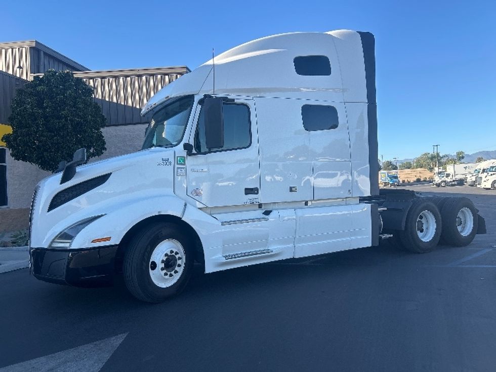 Sleeper Tractor-Heavy Duty Tractors-Volvo-2021-VNL64760-Fontana-CA-562,534\n\t\tmiles-$ 70,750 - Image 4