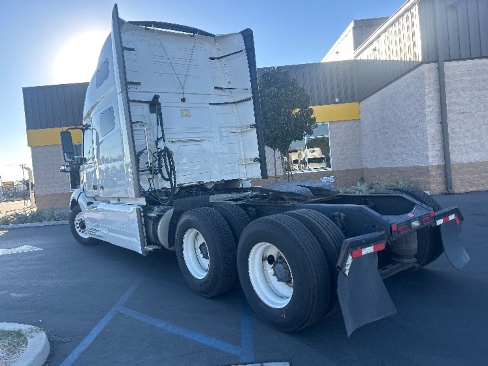 Sleeper Tractor-Heavy Duty Tractors-Volvo-2021-VNL64760-Fontana-CA-562,534\n\t\tmiles-$ 70,750 - Image 5