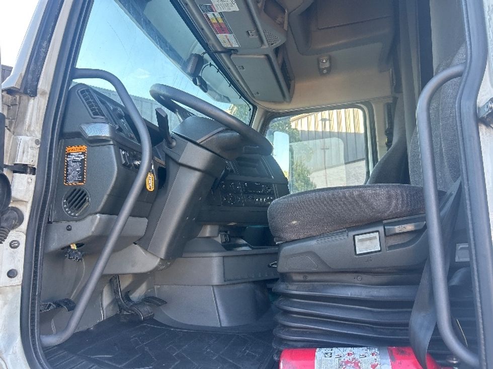 Sleeper Tractor-Heavy Duty Tractors-Volvo-2021-VNL64760-Fontana-CA-562,534\n\t\tmiles-$ 70,750 - Image 9