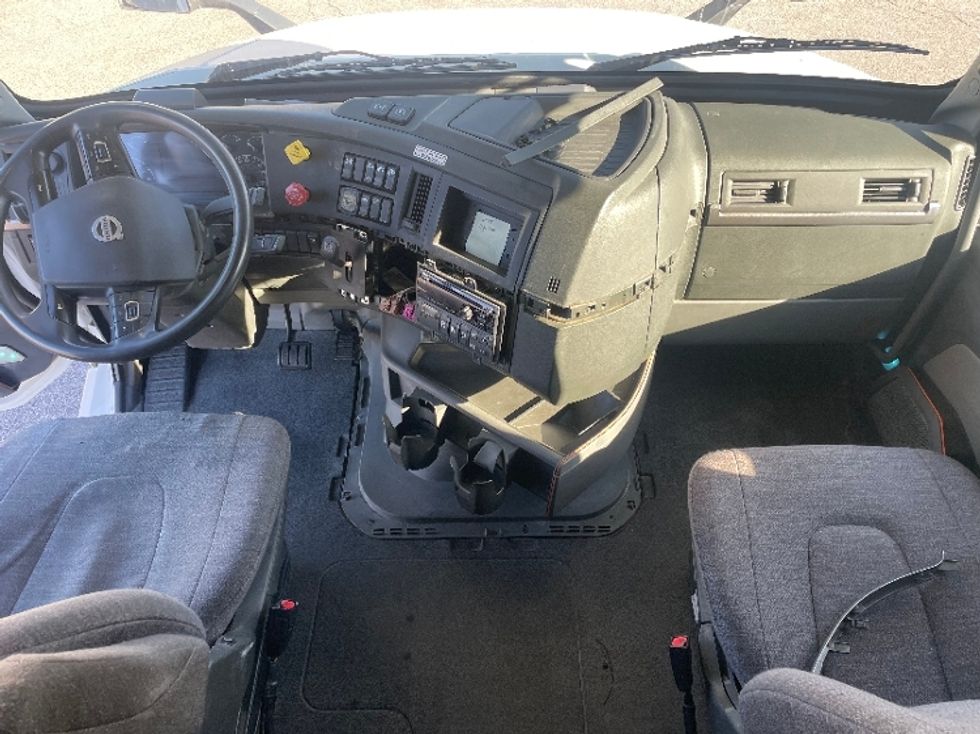 Sleeper Tractor-Heavy Duty Tractors-Volvo-2021-VNL64760-Fort Wayne-IN-382,855\n\t\tmiles-$ 76,000 - Image 12