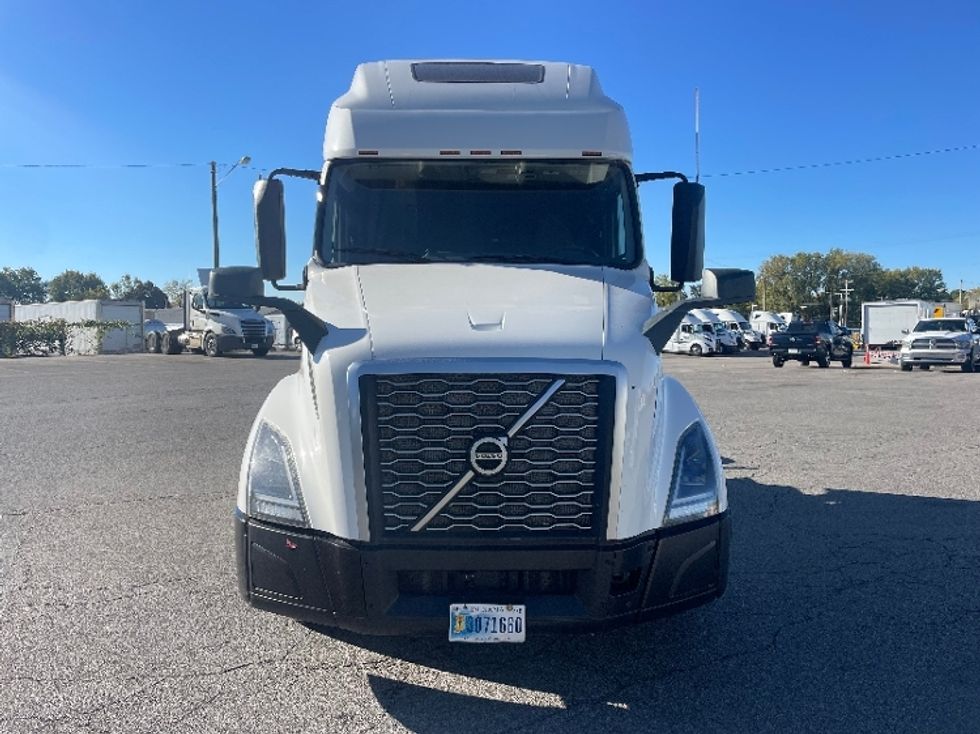 Sleeper Tractor-Heavy Duty Tractors-Volvo-2021-VNL64760-Fort Wayne-IN-382,855\n\t\tmiles-$ 76,000 - Image 2