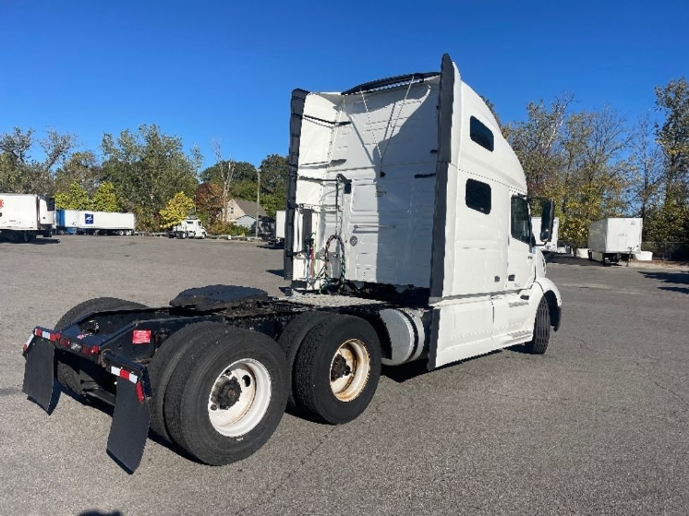 Sleeper Tractor-Heavy Duty Tractors-Volvo-2021-VNL64760-Fort Wayne-IN-382,855\n\t\tmiles-$ 76,000 - Image 7