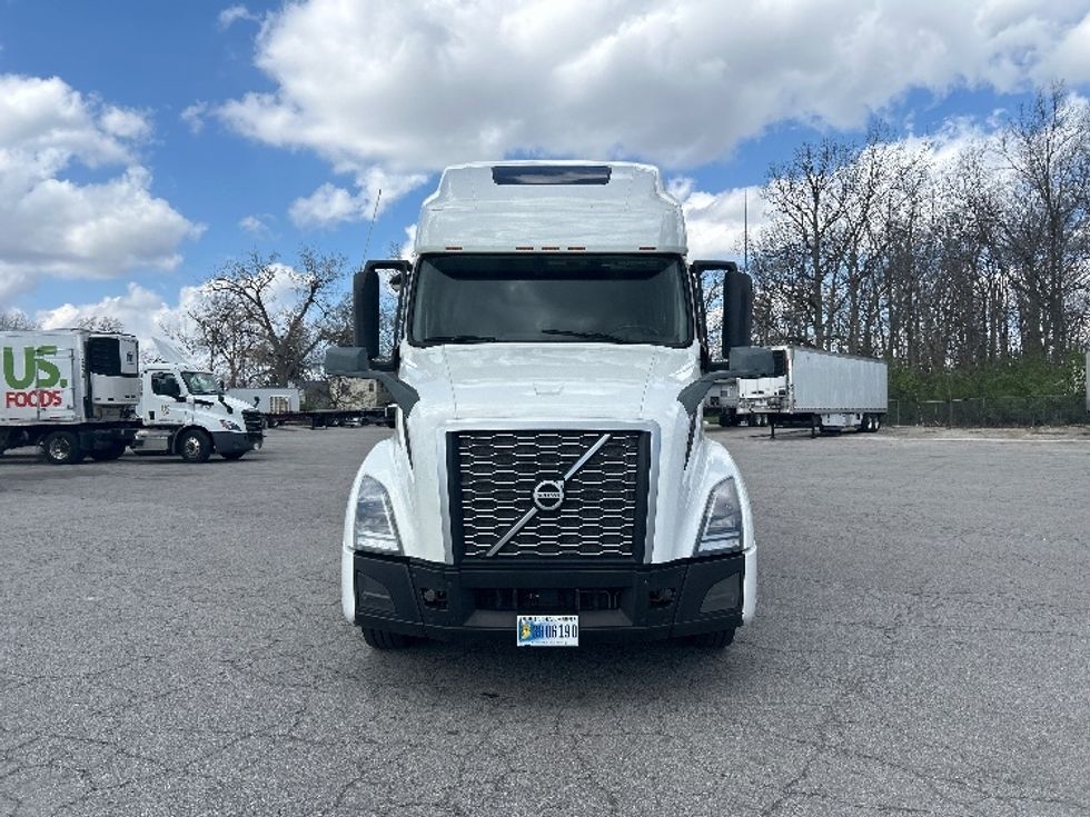 Sleeper Tractor-Heavy Duty Tractors-Volvo-2021-VNL64760-Fort Wayne-IN-450,873\n\t\tmiles-$ 69,000 - Image 2