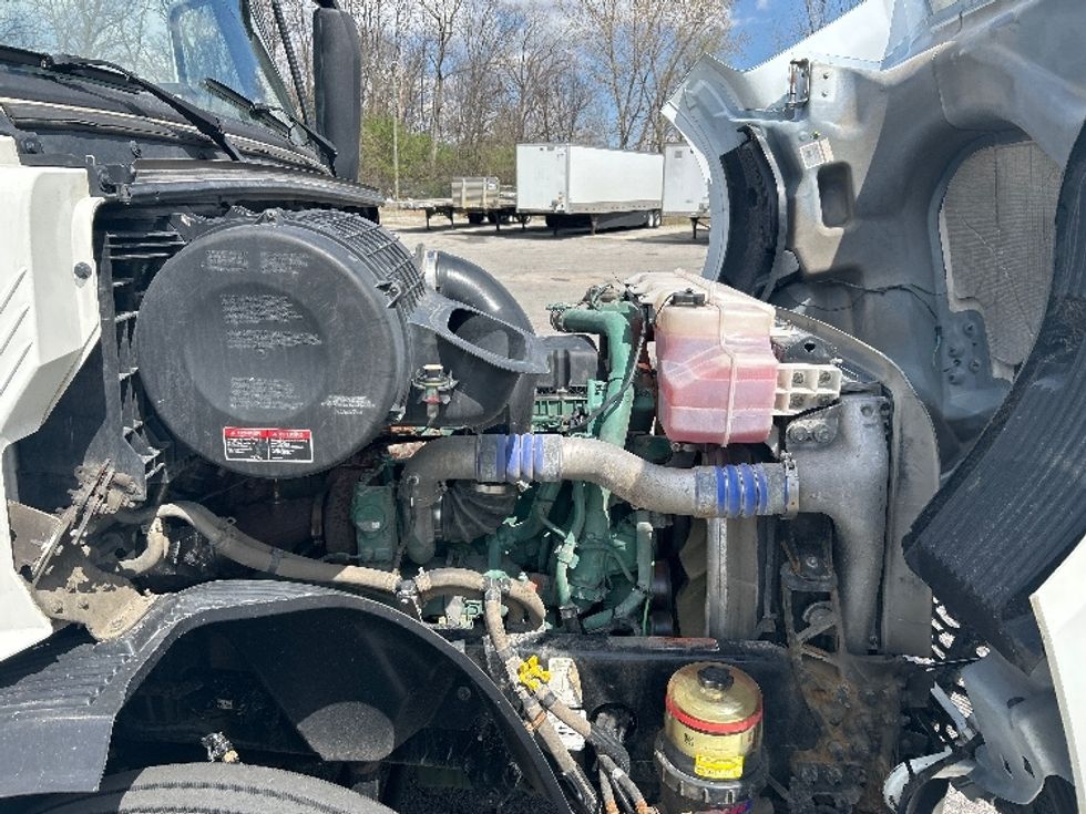 Sleeper Tractor-Heavy Duty Tractors-Volvo-2021-VNL64760-Fort Wayne-IN-450,873\n\t\tmiles-$ 69,000 - Image 20