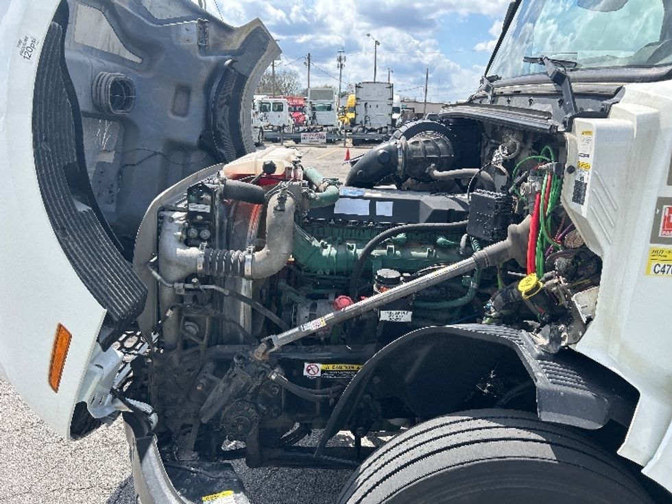 Sleeper Tractor-Heavy Duty Tractors-Volvo-2021-VNL64760-Fort Wayne-IN-450,873\n\t\tmiles-$ 69,000 - Image 21