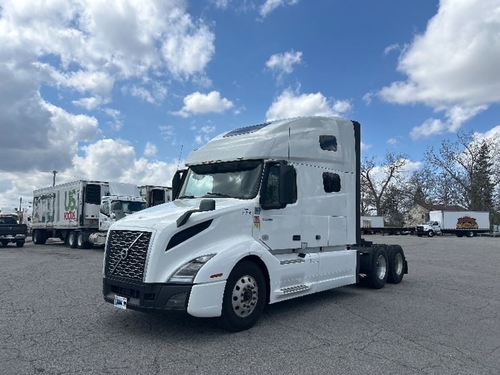 Sleeper Tractor-Heavy Duty Tractors-Volvo-2021-VNL64760-Fort Wayne-IN-450,873\n\t\tmiles-$ 69,000 - Image 3