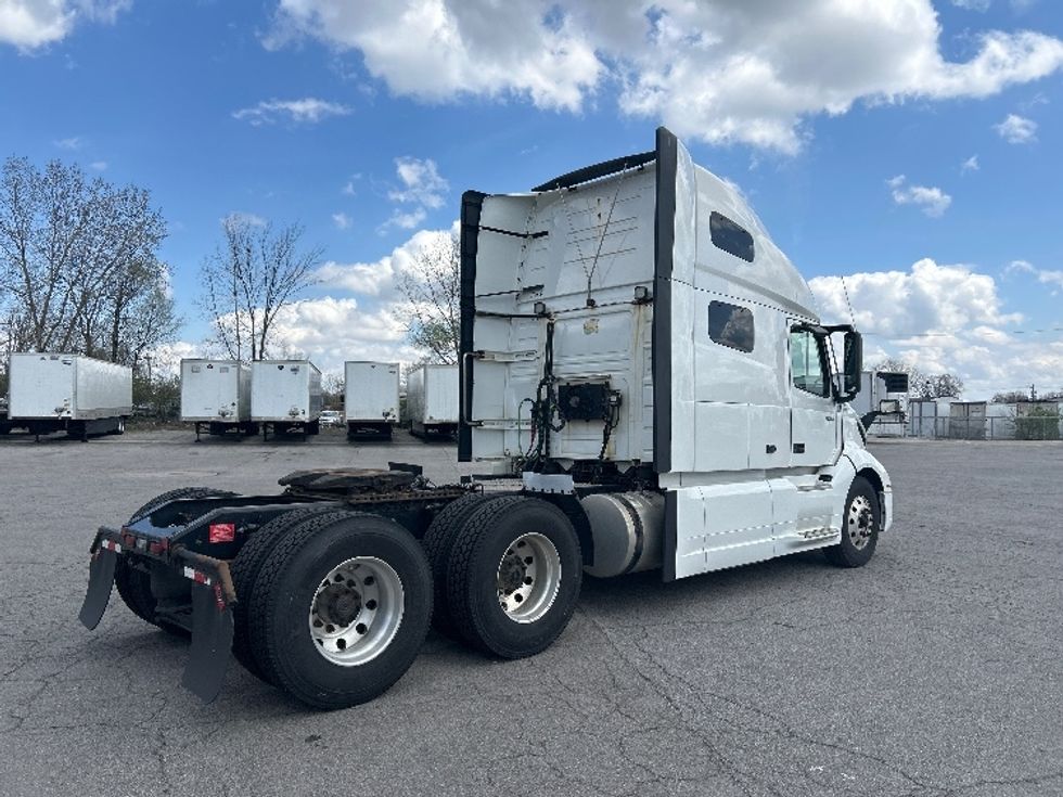 Sleeper Tractor-Heavy Duty Tractors-Volvo-2021-VNL64760-Fort Wayne-IN-450,873\n\t\tmiles-$ 69,000 - Image 7