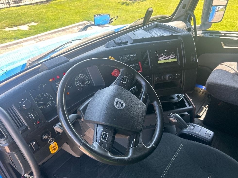 Sleeper Tractor-Heavy Duty Tractors-Volvo-2021-VNL64760-Greeley-CO-305,000\n\t\tmiles-$ 93,500 - Image 10