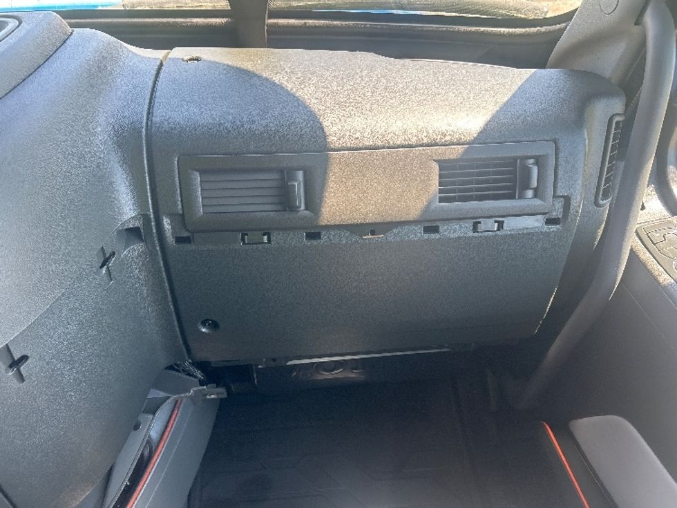 Sleeper Tractor-Heavy Duty Tractors-Volvo-2021-VNL64760-Greeley-CO-305,000\n\t\tmiles-$ 93,500 - Image 14