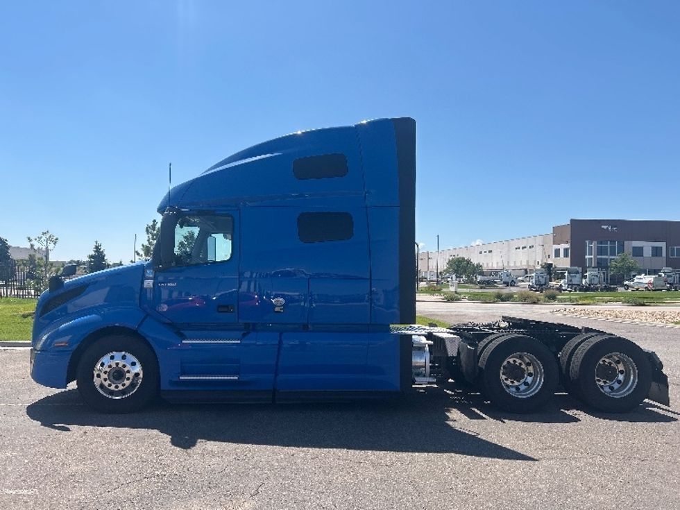 Sleeper Tractor-Heavy Duty Tractors-Volvo-2021-VNL64760-Greeley-CO-305,000\n\t\tmiles-$ 93,500 - Image 4