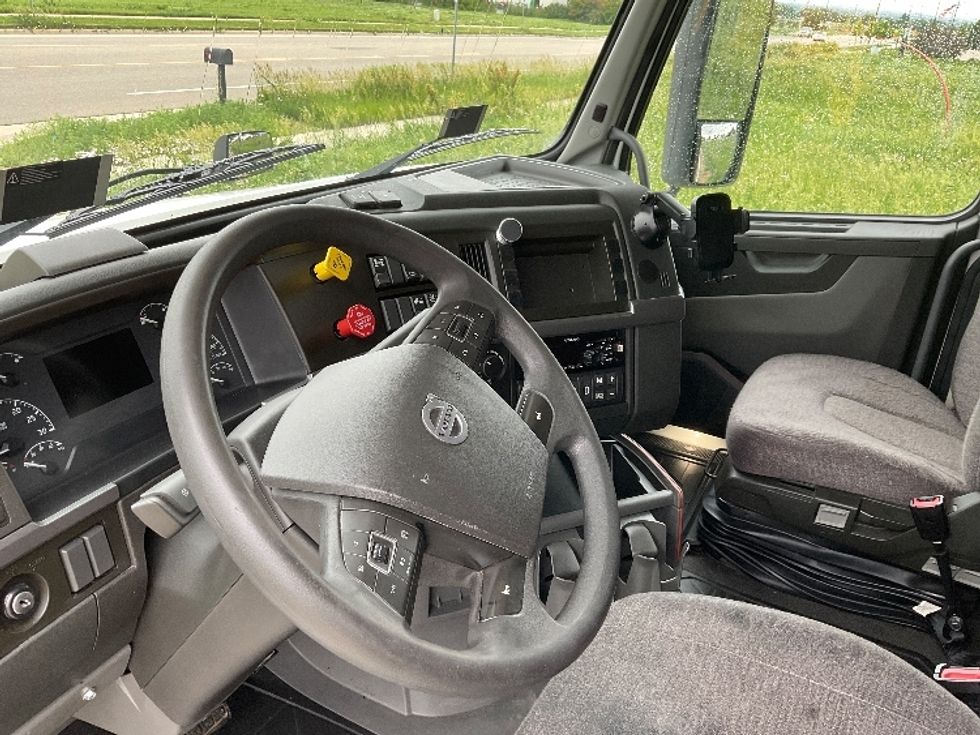 Sleeper Tractor-Heavy Duty Tractors-Volvo-2021-VNL64760-Greeley-CO-352,700\n\t\tmiles-$ 88,000 - Image 10