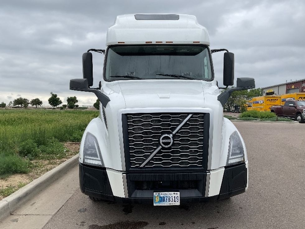 Sleeper Tractor-Heavy Duty Tractors-Volvo-2021-VNL64760-Greeley-CO-352,700\n\t\tmiles-$ 88,000 - Image 2