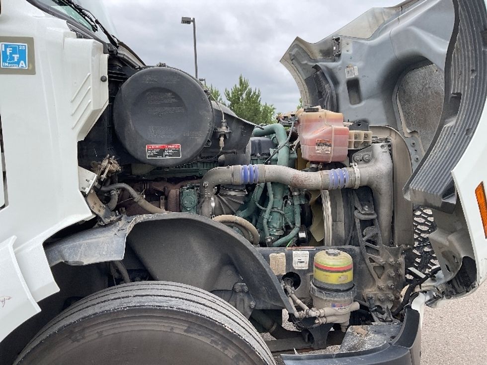 Sleeper Tractor-Heavy Duty Tractors-Volvo-2021-VNL64760-Greeley-CO-352,700\n\t\tmiles-$ 88,000 - Image 20