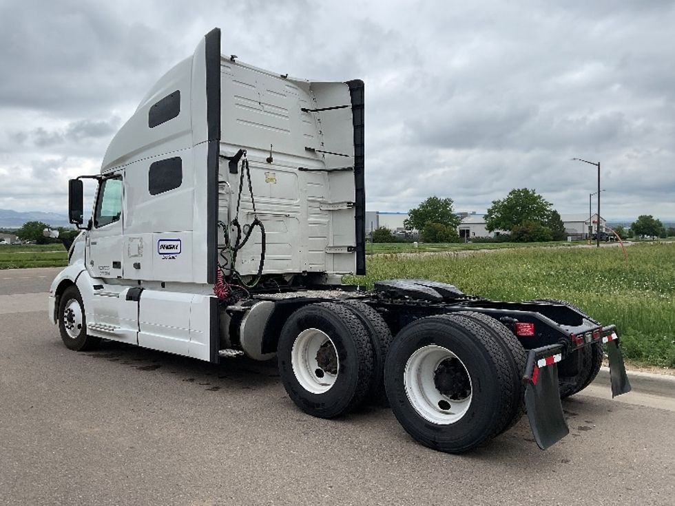 Sleeper Tractor-Heavy Duty Tractors-Volvo-2021-VNL64760-Greeley-CO-352,700\n\t\tmiles-$ 88,000 - Image 5