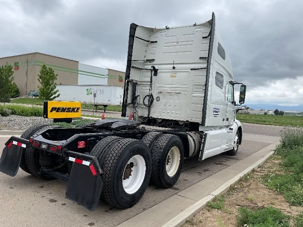 Sleeper Tractor-Heavy Duty Tractors-Volvo-2021-VNL64760-Greeley-CO-352,700\n\t\tmiles-$ 88,000 - Image 7