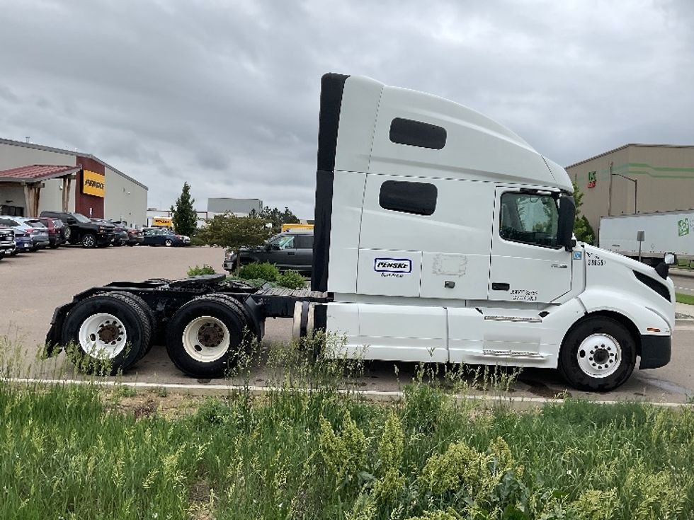 Sleeper Tractor-Heavy Duty Tractors-Volvo-2021-VNL64760-Greeley-CO-352,700\n\t\tmiles-$ 88,000 - Image 8