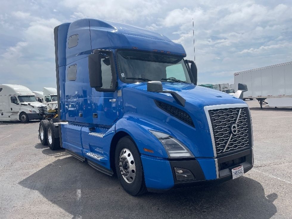 Sleeper Tractor-Heavy Duty Tractors-Volvo-2021-VNL64760-Greeley-CO-422,502\n\t\tmiles-$ 85,000 - Image 1