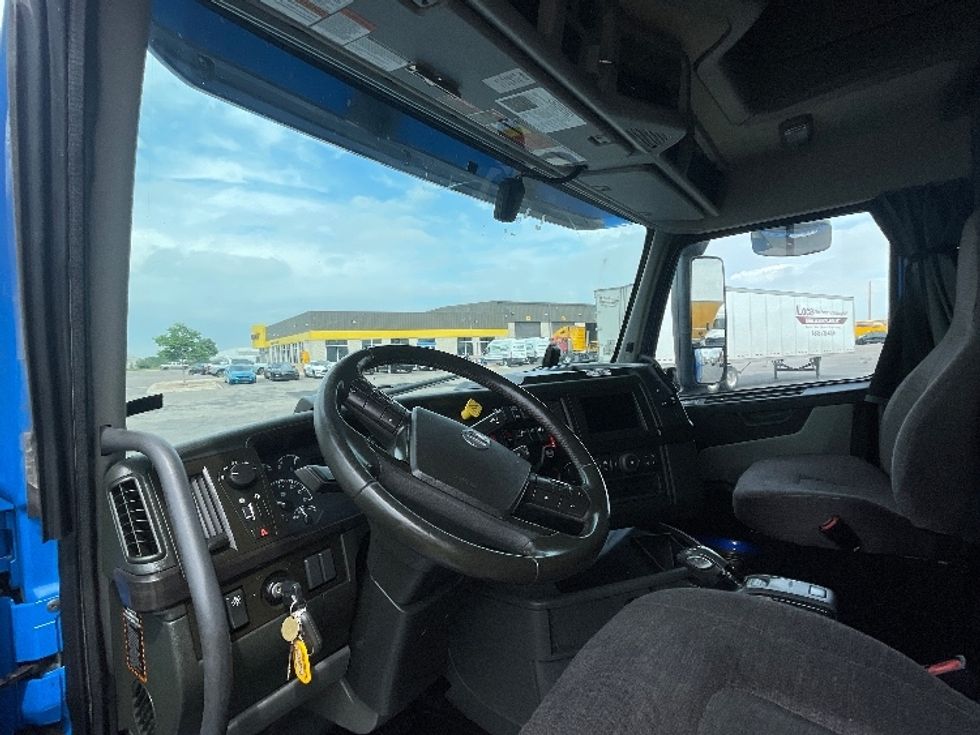 Sleeper Tractor-Heavy Duty Tractors-Volvo-2021-VNL64760-Greeley-CO-422,502\n\t\tmiles-$ 85,000 - Image 10