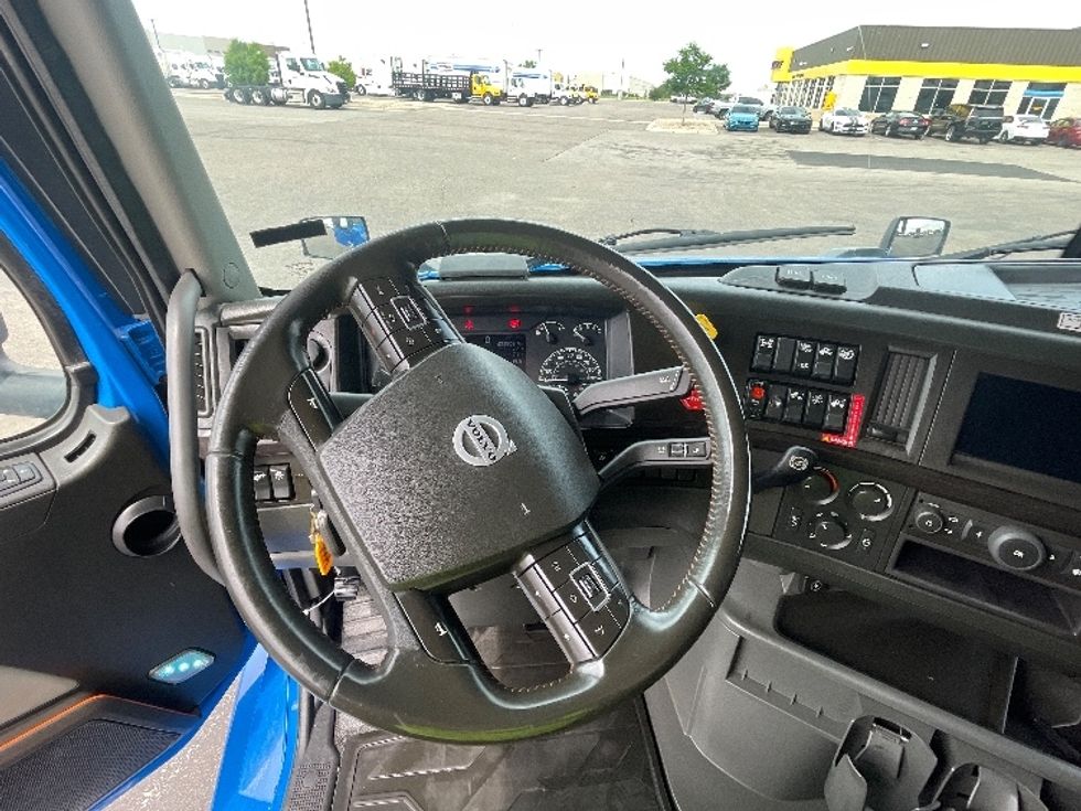 Sleeper Tractor-Heavy Duty Tractors-Volvo-2021-VNL64760-Greeley-CO-422,502\n\t\tmiles-$ 85,000 - Image 11
