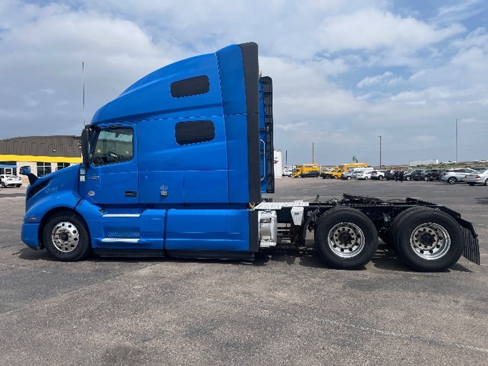 Sleeper Tractor-Heavy Duty Tractors-Volvo-2021-VNL64760-Greeley-CO-422,502\n\t\tmiles-$ 85,000 - Image 4