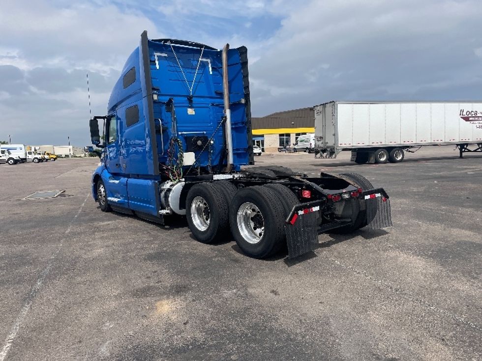 Sleeper Tractor-Heavy Duty Tractors-Volvo-2021-VNL64760-Greeley-CO-422,502\n\t\tmiles-$ 85,000 - Image 5