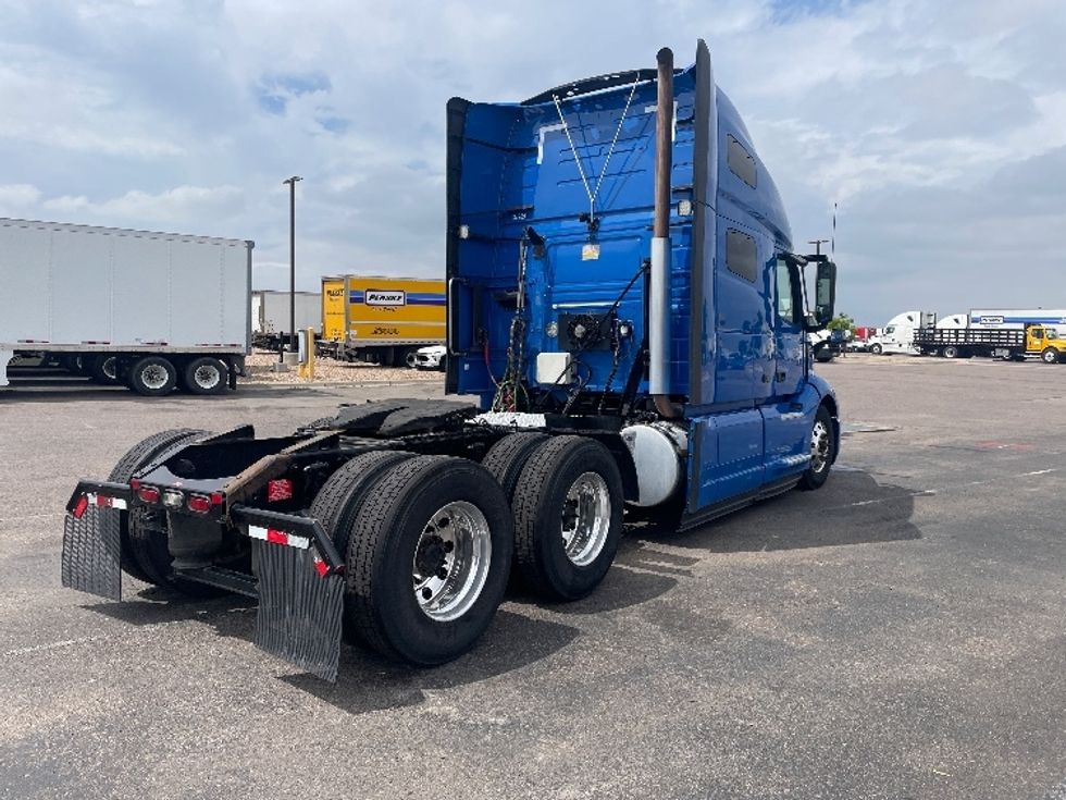 Sleeper Tractor-Heavy Duty Tractors-Volvo-2021-VNL64760-Greeley-CO-422,502\n\t\tmiles-$ 85,000 - Image 7