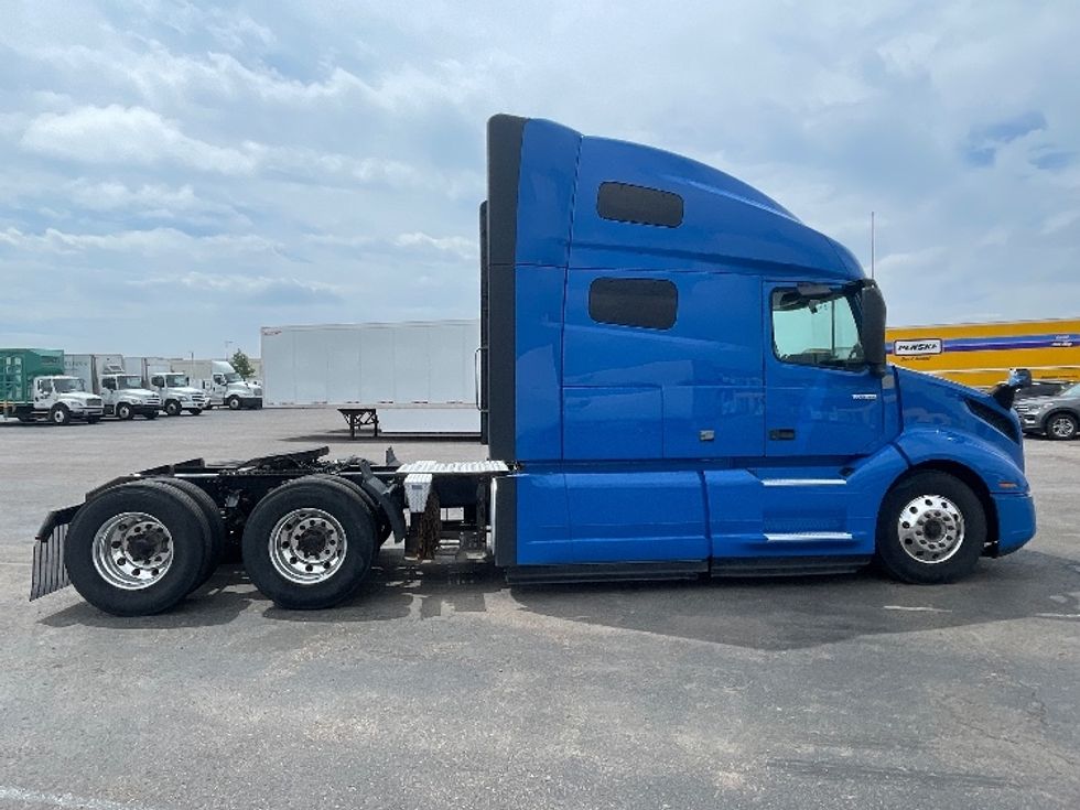 Sleeper Tractor-Heavy Duty Tractors-Volvo-2021-VNL64760-Greeley-CO-422,502\n\t\tmiles-$ 85,000 - Image 8