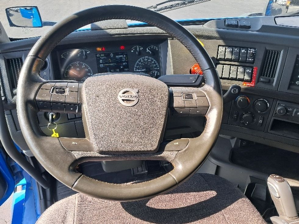 Sleeper Tractor-Heavy Duty Tractors-Volvo-2021-VNL64760-Greensboro-NC-603,868\n\t\tmiles-$ 56,250 - Image 11