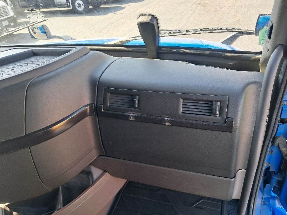 Sleeper Tractor-Heavy Duty Tractors-Volvo-2021-VNL64760-Greensboro-NC-603,868\n\t\tmiles-$ 56,250 - Image 14