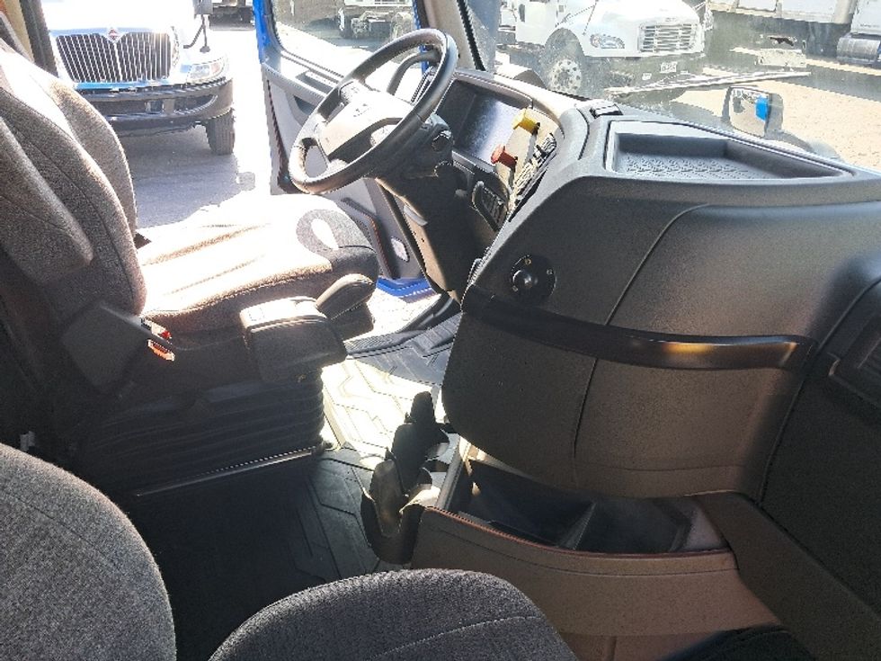 Sleeper Tractor-Heavy Duty Tractors-Volvo-2021-VNL64760-Greensboro-NC-603,868\n\t\tmiles-$ 56,250 - Image 15