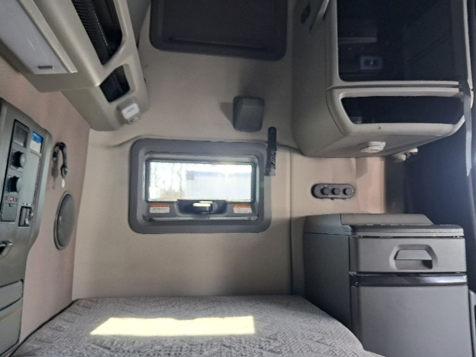 Sleeper Tractor-Heavy Duty Tractors-Volvo-2021-VNL64760-Greensboro-NC-603,868\n\t\tmiles-$ 56,250 - Image 18