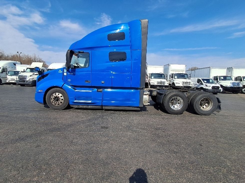 Sleeper Tractor-Heavy Duty Tractors-Volvo-2021-VNL64760-Greensboro-NC-603,868\n\t\tmiles-$ 56,250 - Image 4