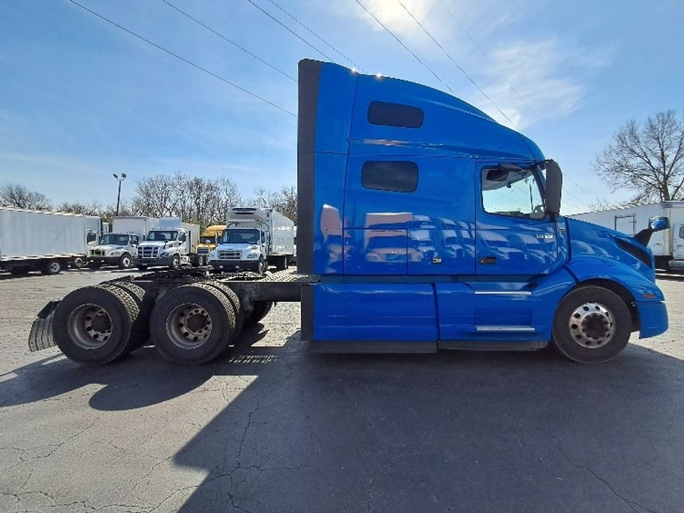 Sleeper Tractor-Heavy Duty Tractors-Volvo-2021-VNL64760-Greensboro-NC-603,868\n\t\tmiles-$ 56,250 - Image 8