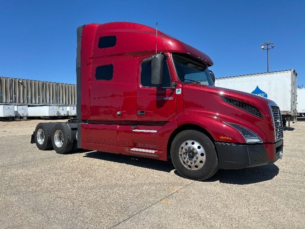 Sleeper Tractor-Heavy Duty Tractors-Volvo-2021-VNL64760-Hammond-LA-497,008\n\t\tmiles-$ 62,750 - Image 1