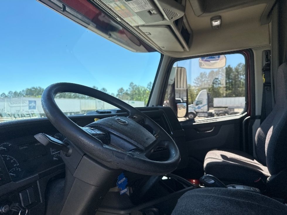 Sleeper Tractor-Heavy Duty Tractors-Volvo-2021-VNL64760-Hammond-LA-497,008\n\t\tmiles-$ 62,750 - Image 10